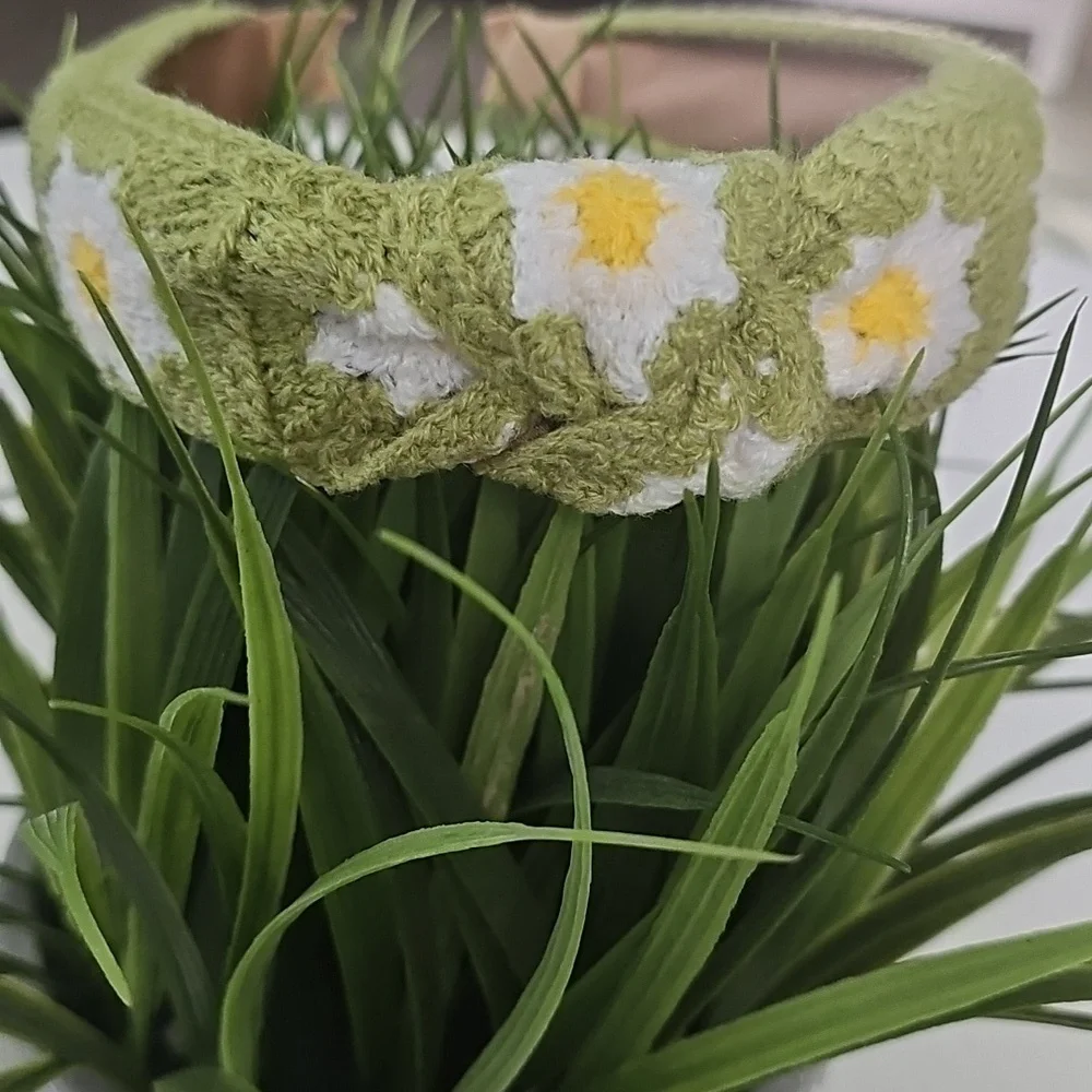 NWOT Green Floral Crochet Embroidered Top Knot Headband